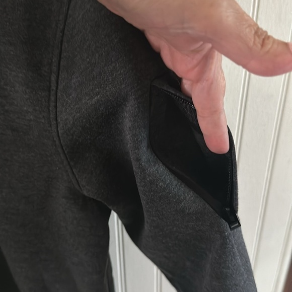 DKNY Charcoal Gray Sweatshirt sz M - Picture 12 of 16